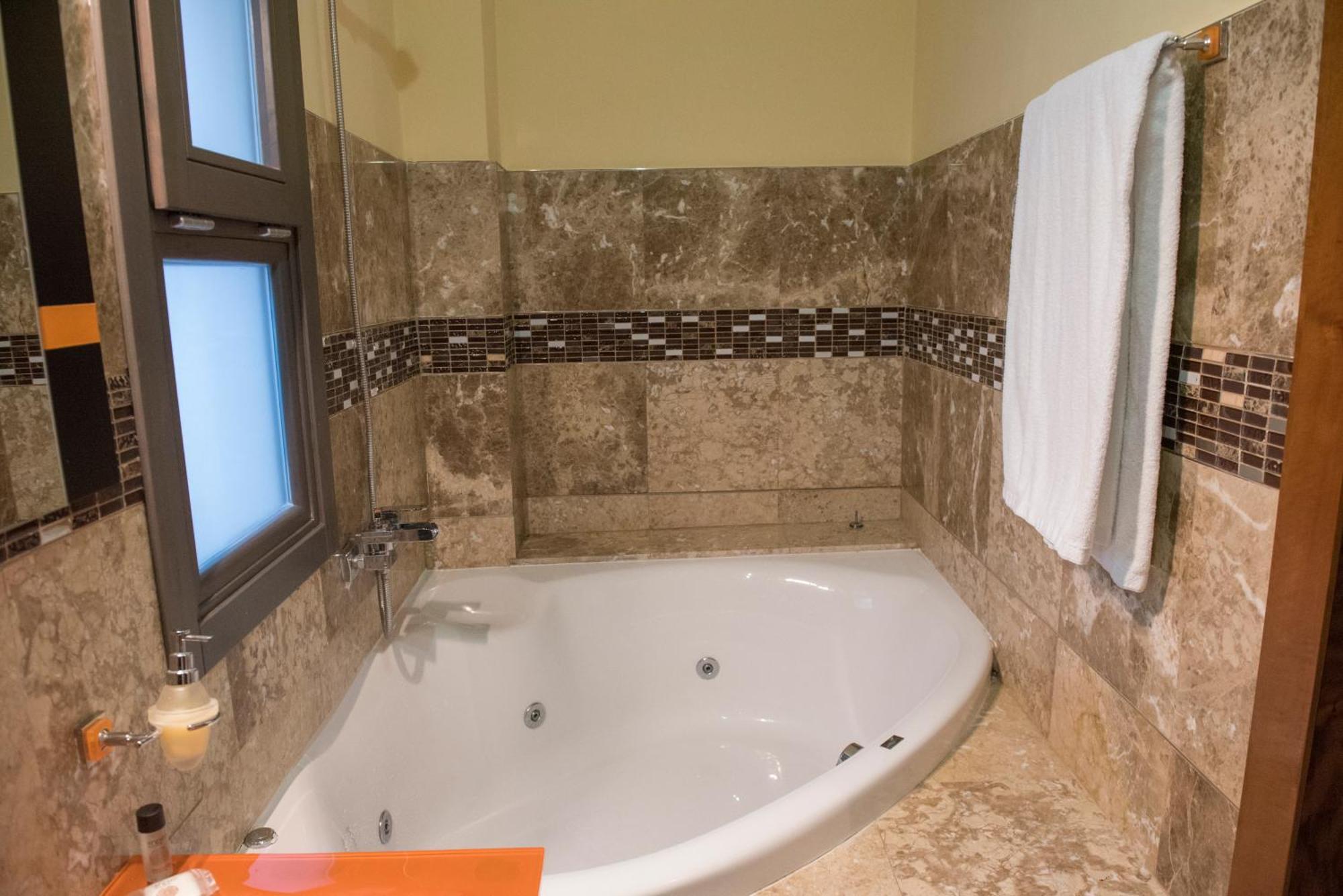 Apartamentos Luxury Puente De Triana Sevilha Exterior foto