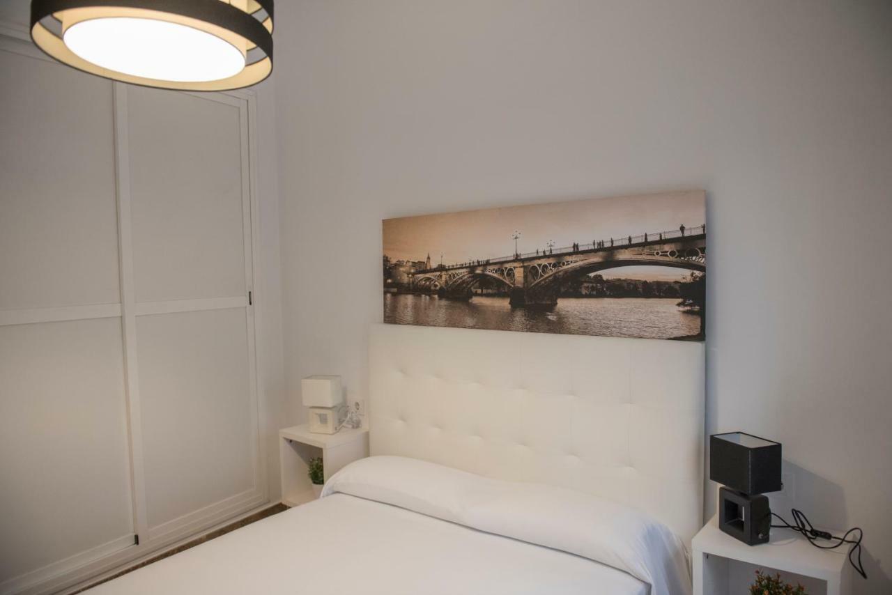 Apartamentos Luxury Puente De Triana Sevilha Exterior foto