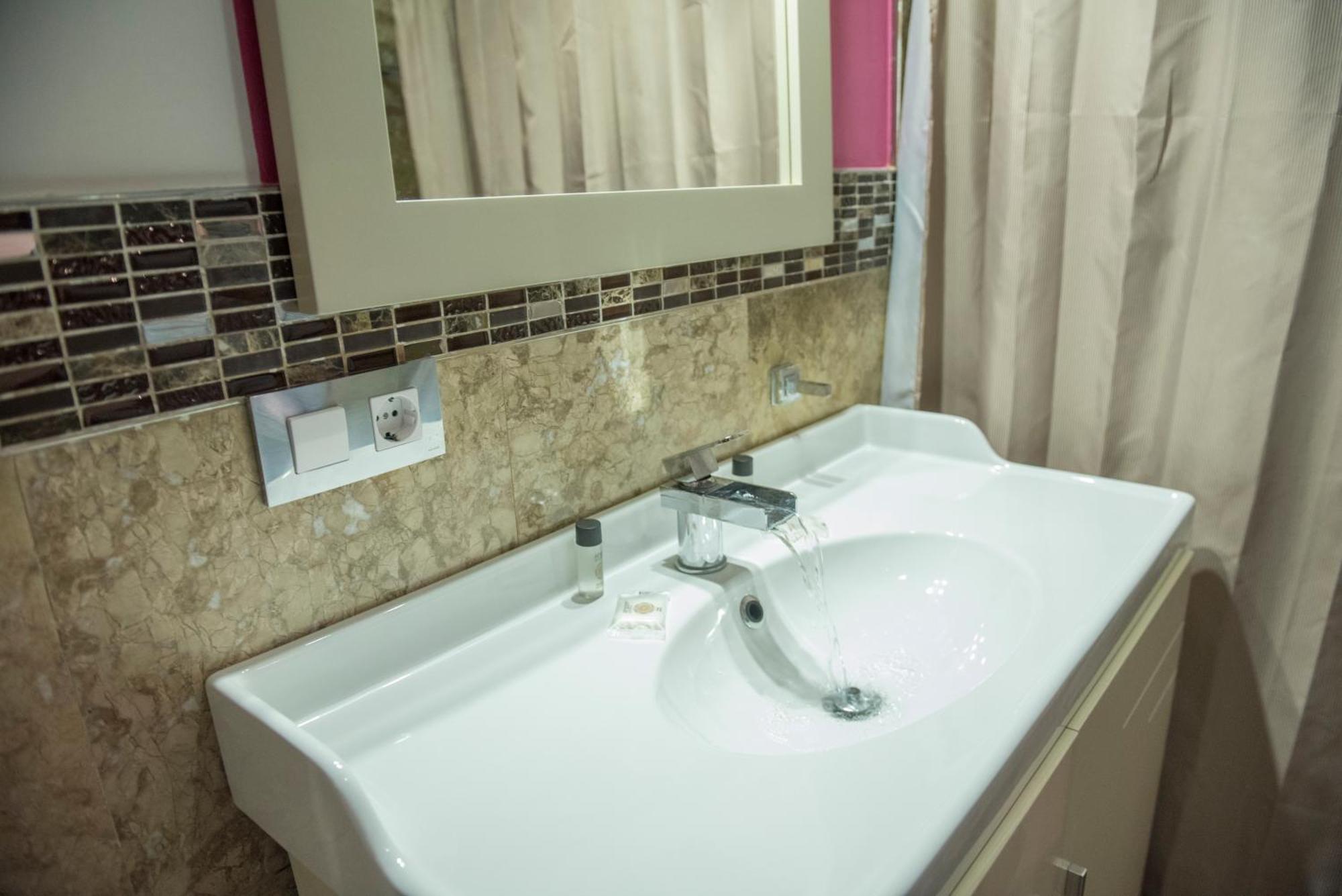 Apartamentos Luxury Puente De Triana Sevilha Exterior foto